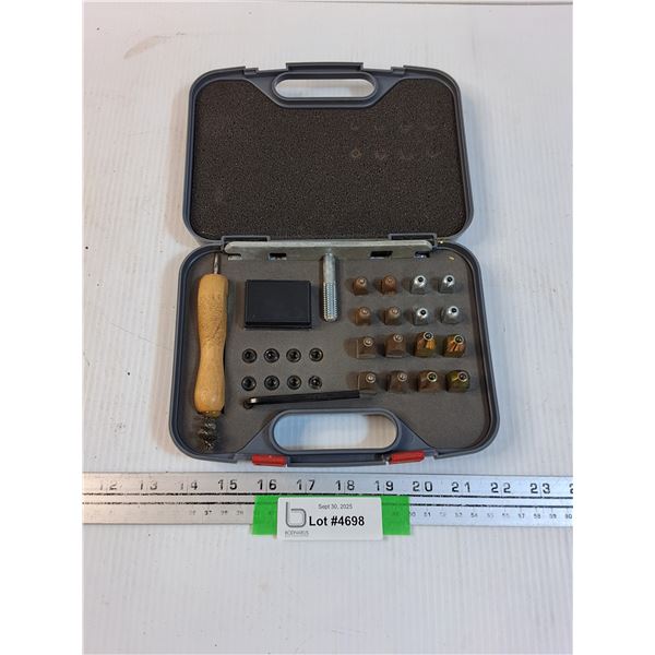 Horse Shoes Stud Set in Case