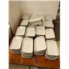 Image 2 : LOT DE 139 ASSIETTES RECTANGULAIRE