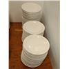 Image 2 : LOT DE 70 ASSIETTES RONDES 6.5"d.