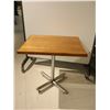 Image 1 : TABLE BISTRO 30"x24"x29"