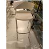Image 1 : CHAISE HAUTE EN PLASTIQUE