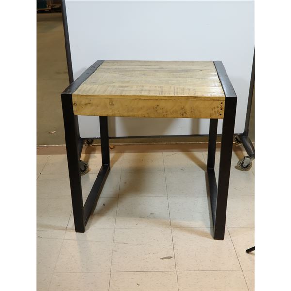TABLE EN BOIS/MÉTAL 30"x28"x31"