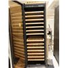 Image 2 : CELLIER À VIN EURODIB #MH-168SZ   **( CLÉ MANQUANTE - MAIS OUVERTE) 24"x28"x72"