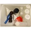 Image 2 : DISTRIBUTEURS ET ACCESSOIRES DE CUISINE ASST AVEC BAC