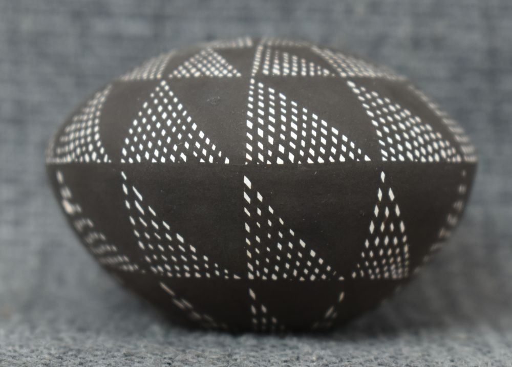 ACOMA POTTERY SEED JAR (DOROTHY TORIVIO)