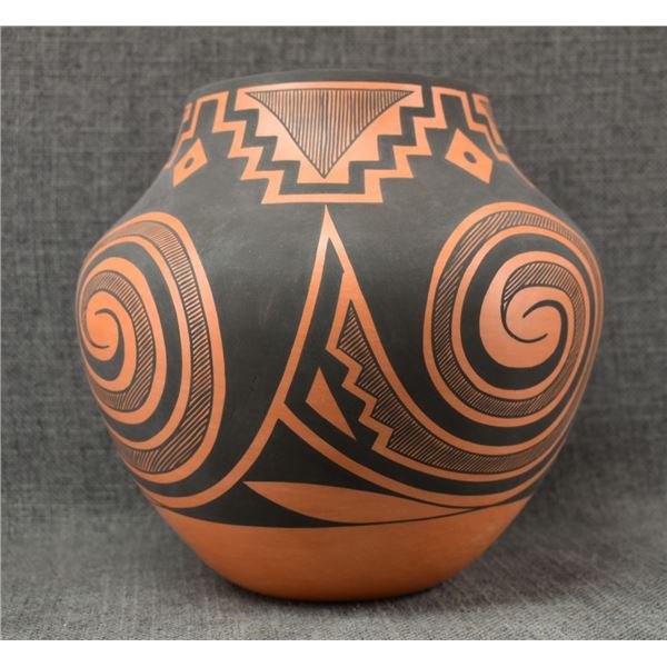 LAGUNA POTTERY OLLA (MYRON SARRACINO)
