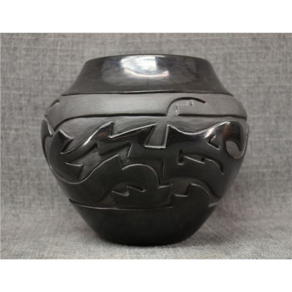 SANTA CLARA POTTERY JAR (SHARON NARANJO GARCIA)