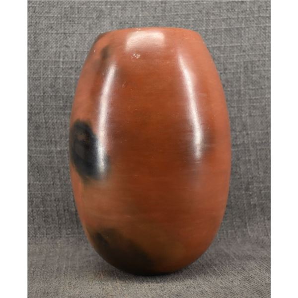 NAVAJO POTTERY VASE (SUSIE W CRANK)