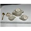 Image 2 : Vintage Tea Set 1992 Saddler Gold Pattern