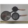 Image 1 : (3) Cast Iron Pans. (Two are with wooden handles)