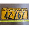 Image 1 : 1933 sask license plate- 42-767