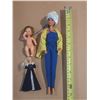 Image 1 : (2) Mini Doll, (1) 1966 Barbie Doll.