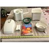 Image 1 : #527: Fruit and vegetable juicer with book on juicing. Good condition. No manual. Easy to use.
