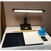 Image 2 : #555: Adjustable working desk lamp. Base 8” (20.5 cm) across and 6” (15.5 cm) deep