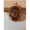 Image 2 : Pretty Vintage Cameo Set