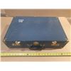 Image 1 : Vintage Suitecase. (21.5" X 13.5" X 5")