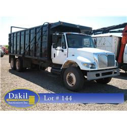 2002 INTERNATIONAL 7400 DUMP TRUCK,