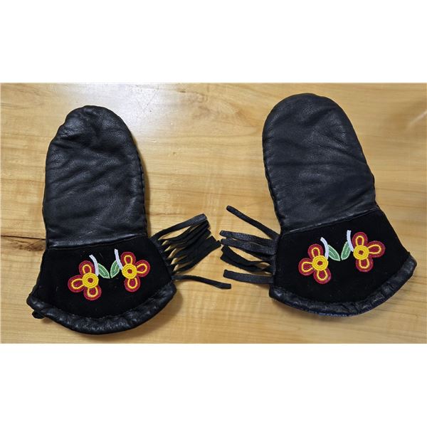 Vintage Thunder Bay Indigenous Hand Beaded and Sewn Mittens