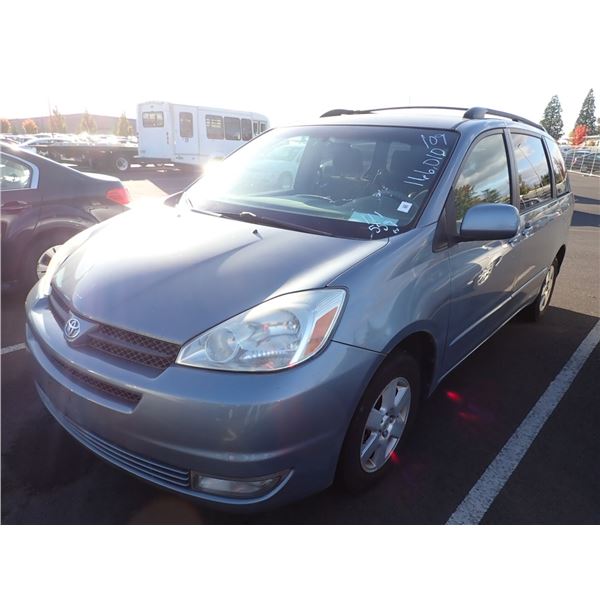 2004 Toyota Sienna