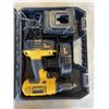 Image 3 : DEWALT 18V DRILL W/ BATTERY AND CHARGER