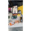 Image 4 : ASSORTED VINTAGE AND NEW OLD STOCK CAR LAMPS AND BULBS