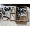 Image 2 : TRAY OF CASTERS, HEAVY DUTY CARABINER, ETC