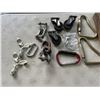 Image 3 : TRAY OF CASTERS, HEAVY DUTY CARABINER, ETC
