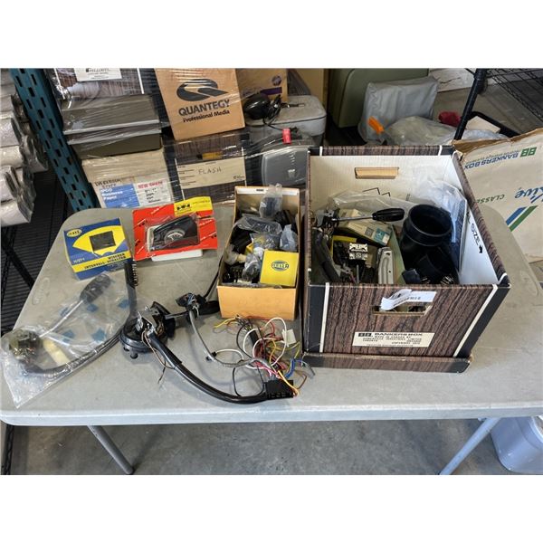 ASSORTED VINTAGE MERCEDES ELECTRICAL RELAYS, HARNESSES, AND BOXED PARTS