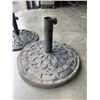 Image 2 : 2 CAST IRON UMBRELLA STANDS