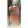 Image 3 : 6 BROWN PADDED FOLDING CHAIRS