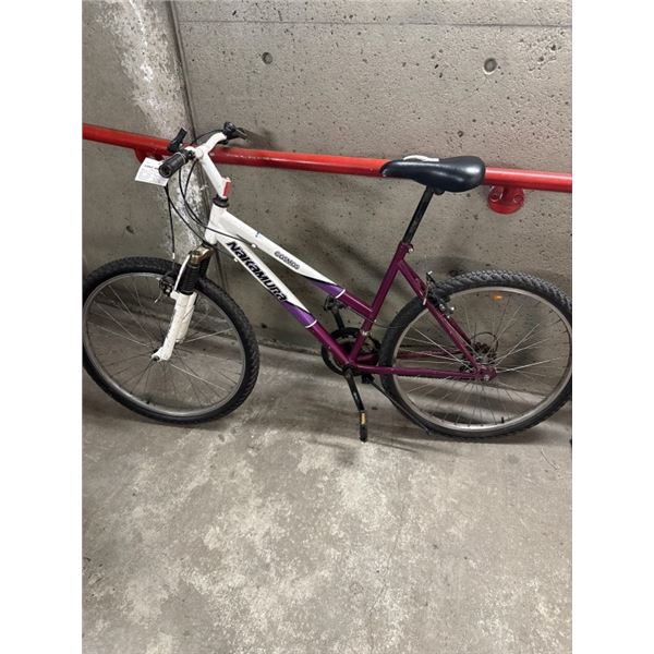WHITE NAKAMURA BIKE