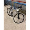 Image 2 : WHITE CCM BIKE
