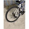 Image 4 : WHITE CCM BIKE