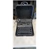 Image 1 : VINTAGE CASED ROYAL, QUIET DELUX MADE IN CANADA TYPEWRITER
