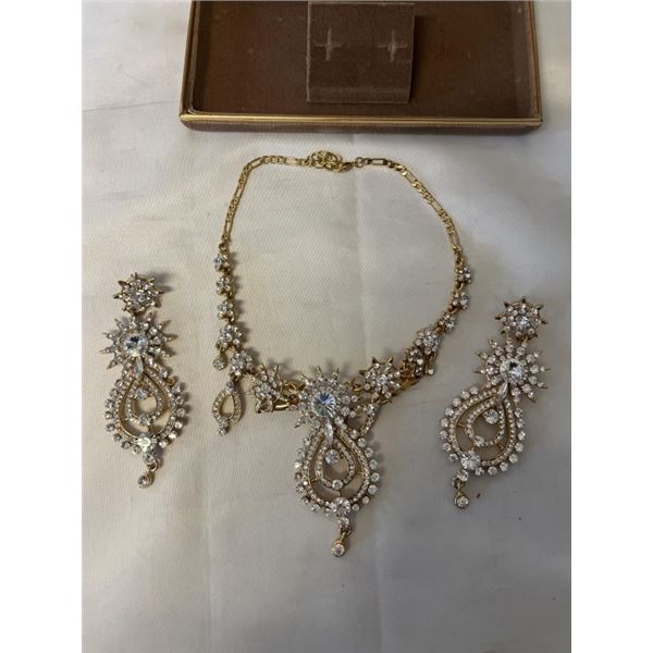 CRYSTAL RHINESTONES NECKLACE WITH MATCHING EARRINGS SET