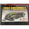Image 2 : 1937 CHEV MODEL CAR, AND CORVETTE MODEL