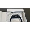 Image 2 : PS5 WHITE DUALSENSE WIRELESS CONTROLLER - TESTED WORKING, RETAIL $94