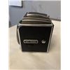 Image 3 : VINTAGE HASSELBLAD 500C SWISS CAMERA WITH MANUAL