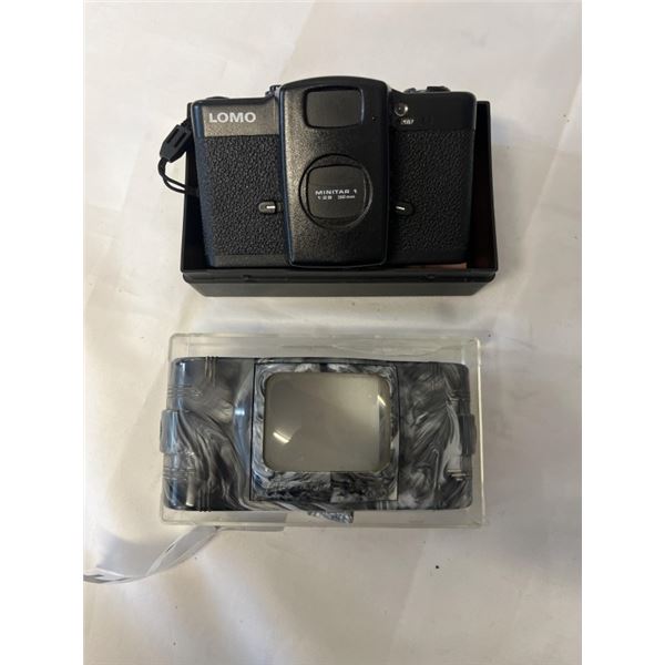 VINTAGE LOMO COMPACT 35MM CAMERA AND BAKELITE ARROW VIEW