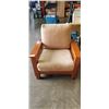 Image 2 : 3PC MODERN MISSION OAK STYLE SOFA, LOVESEAT AND CHAIR, IN GOOD CLEAN CONDITION