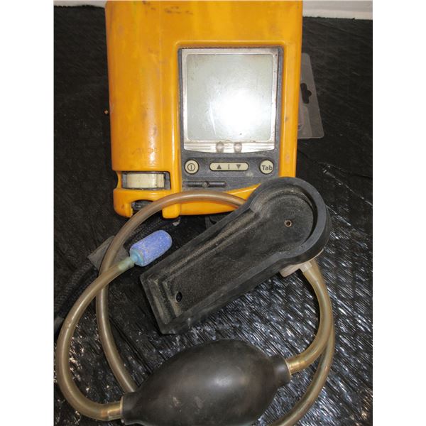 D4-2000 GAS MONITOR