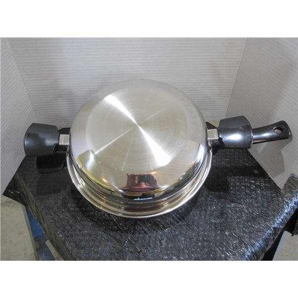 STAINLESS STEEL POT & LID (APPROX. 10.5"D)