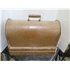 Image 2 : ANTIQUE:  SINGER SEWING MACHINE & CASE