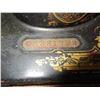 Image 4 : ANTIQUE:  SINGER SEWING MACHINE & CASE