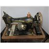 Image 6 : ANTIQUE:  SINGER SEWING MACHINE & CASE