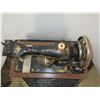 Image 7 : ANTIQUE:  SINGER SEWING MACHINE & CASE