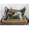 Image 8 : ANTIQUE:  SINGER SEWING MACHINE & CASE