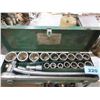 Image 2 : WESTWARD 3/4" SOCKET SET, RATCHET, 2 EXTENSIONS, STRONG BARS