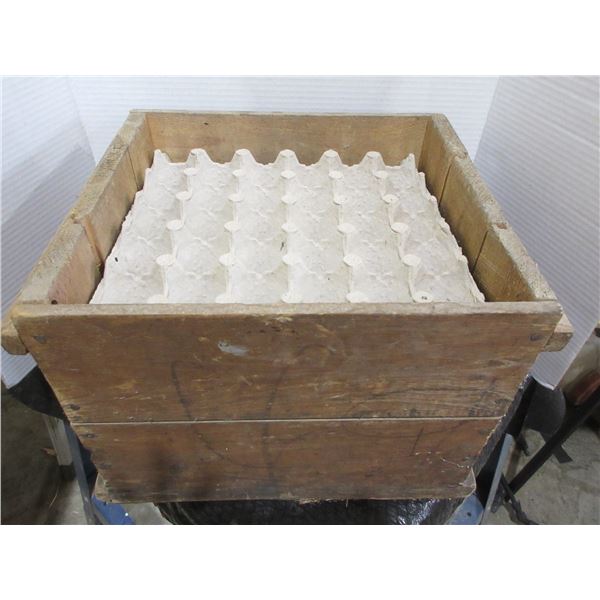 ANTIQUE:  WOODEN EGG CRATE & LID