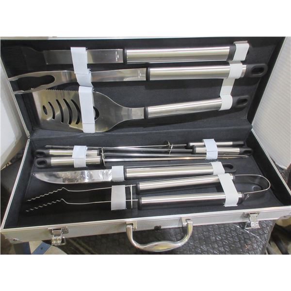 NEW:  9 PIECE BBQ SET & CASE